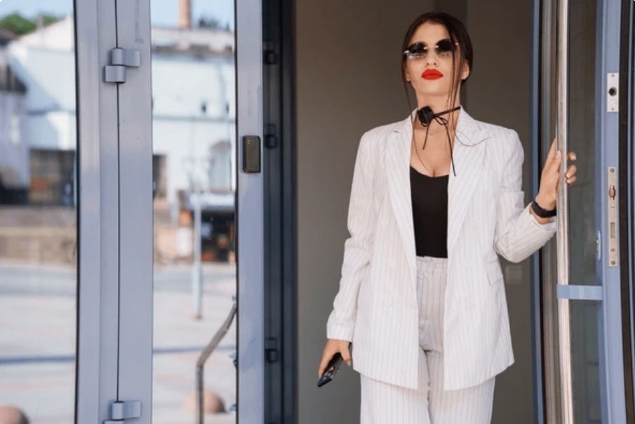 Blazers Beyond the Office: Styling Tips for Casual Chic Outfits